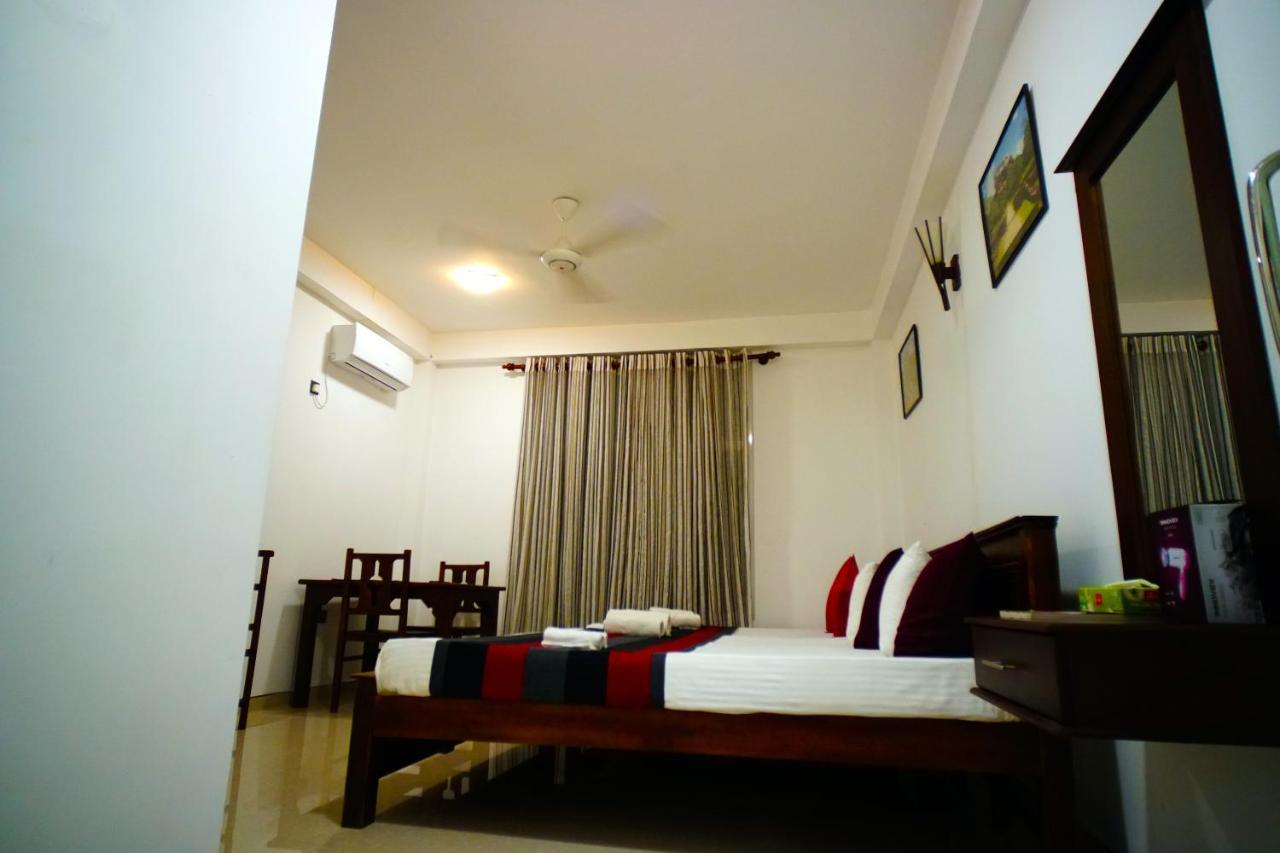 Airport 4 Season Transit Hotel 卡图纳耶克 外观 照片
